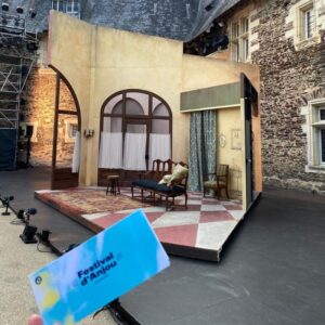 Scène d'une pièce de théâtre du Festival d'Anjou 2025